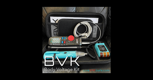 Measuring earthing results with a body voltage kit